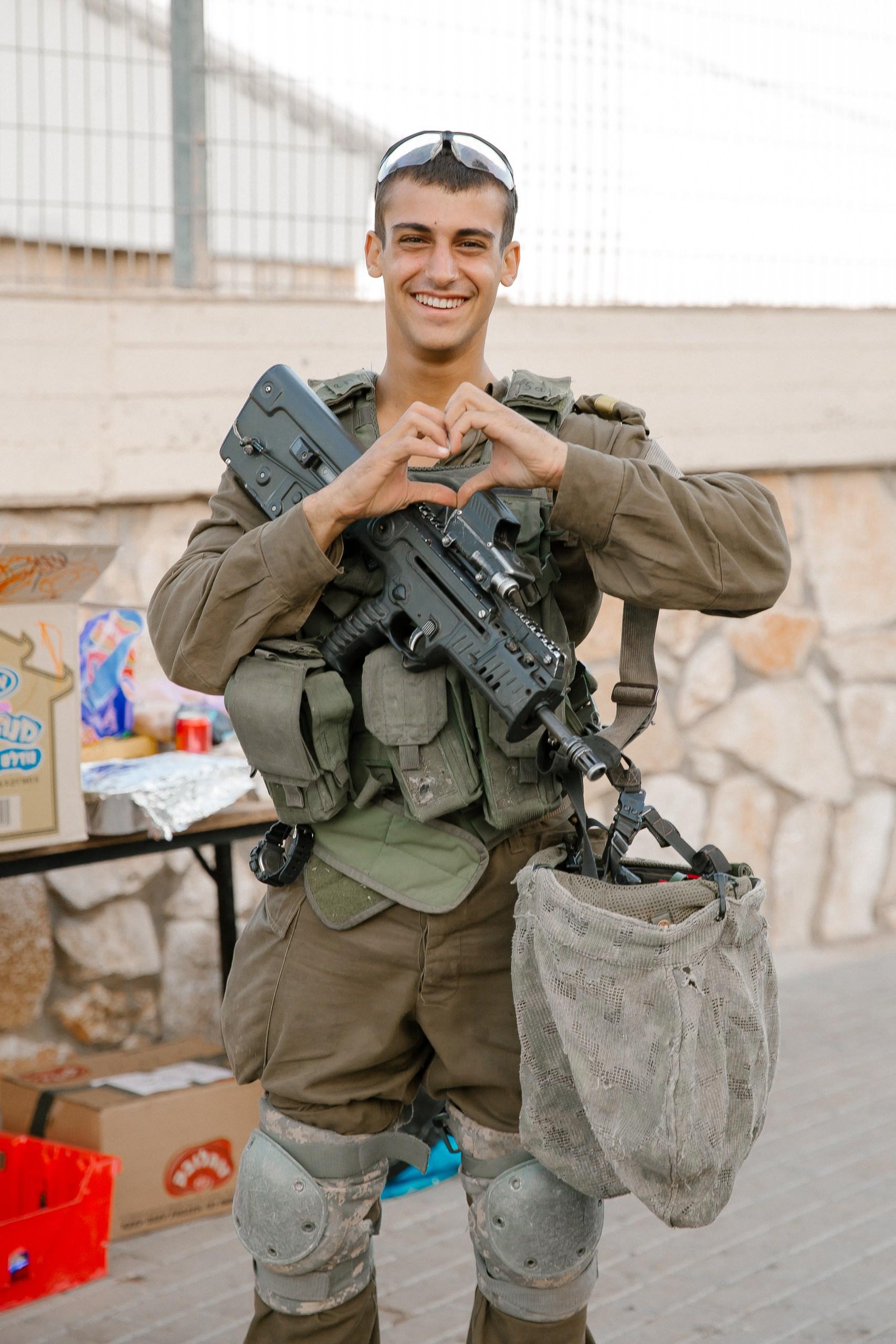 70,000 Soldiers, Hundreds of Volunteers, and One Community: How Young People for Haifa Acted During the “Iron Swords” War - Image 2